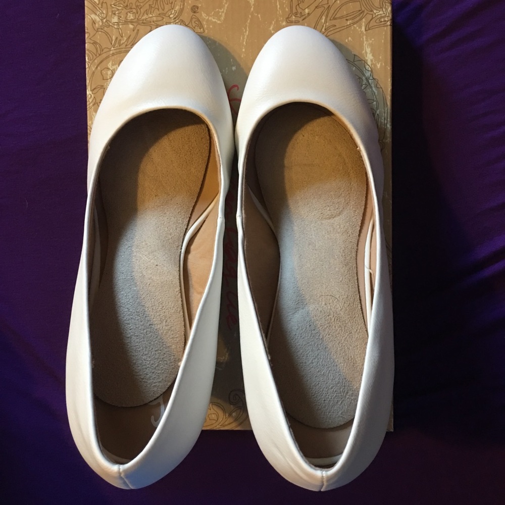 White American Rag Pumps